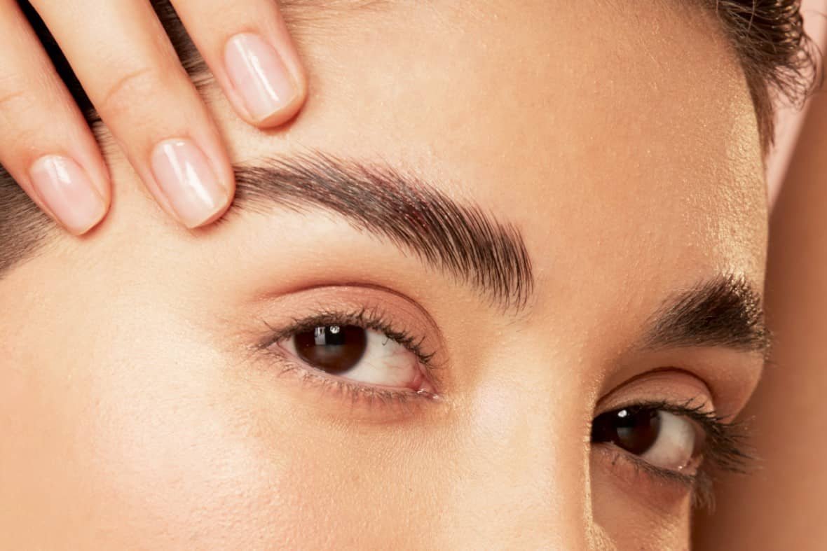En este momento estás viendo El auge de las cejas laminadas: ¿Qué debes saber antes de probar esta tendencia?